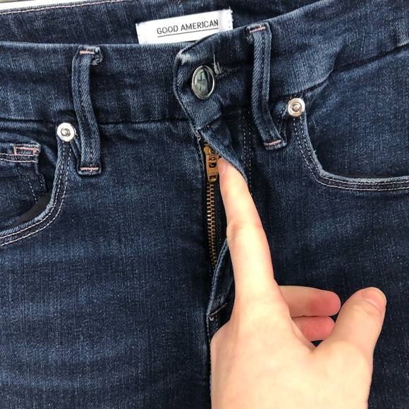 Good American Good Legs Crop Jeans in Blue 260 Size 2/26 - Picture 8 of 11